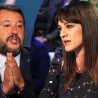 Asia Argento contro Matteo Salvini: c'è chi nota qualcosa di strano
