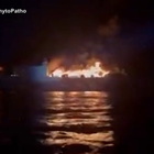 Incendio su traghetto tra Grecia e Italia con 288 persone a bordo: le immagini sui social