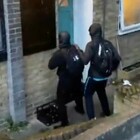 TikTok, video incita al vandalismo: i ragazzi sfondano le porte delle case, anziani allarmati