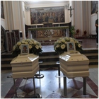 Fratellini romeni annegati a Manfredonia, poca gente ai funerali: chiesa semideserta. L'ira dell'arcivescovo
