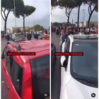 Lukaku, tifosi della Roma scatenati sui tetti delle auto per la foto a Ciampino: decine di vetture distrutte