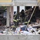 Milano, esplosione e crollo. Tre morti, si scava tra le macerie