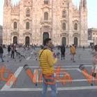 Coronavirus, piazza del Duomo a Milano semideserta, le immagini