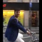 Fabrizio Corona cade in bici in diretta su Instagram