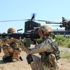 Armi italiane all'Ucraina, sì alle nuove forniture: Draghi dribbla i 5Stelle. Nodo blindati e artiglieria