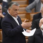 Coronavirus, l'Ungheria dà pieni poteri a Orban. Potrà anche chiudere il Parlamento