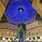 Milano, Natale in Galleria: la volta si colora di blu...