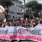 «Stop al patriarcato e al genocidio a Gaza»: il corteo per la Giornata internazionale delle donne a Roma