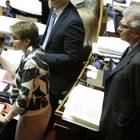 • Senatori M5S contro Grasso, scoppia la bagarre in aula