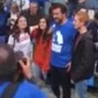 Un altro selfie-agguato a Salvini: un ragazzo tenta di baciare il ministro