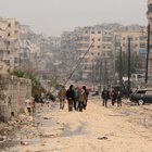 Siria, evacuati i primi civili da Aleppo Est. Mosca: "Via anche miliziani"