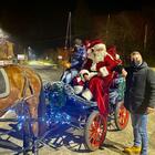 A Colle di Tora, Babbo Natale arriva in carrozza e regala doni ai piccoli abitanti del borgo grazie alla Pro loco