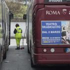 Covid a Roma, 18 positivi nella sala operativa Atac. Ed è allarme bus: «Corse rallentate»