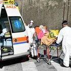 Malati da Napoli nel Lazio con la bombola d’ossigeno. Via in 116 dagli ospedali dell’orrore