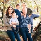 Kate Middleton e William in jeans per la foto di famiglia per Natale