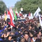Soleimani ucciso, migliaia al corteo funebre a Baghdad: «Morte all'America»