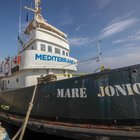 Migranti: la nave Mare Jonio riparte e querela Salvini