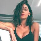 Anna Tatangelo insultata per la foto su Instagram: «Stai esagerando con i ritocchi»