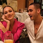 Elite, la star Ester Exposito a Roma con il fidanzato Alejandro Speitzer: cena a base di pesce in centro
