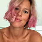Federica Pellegrini cambia look, capelli rosa dopo il fidanzamento ufficiale: «Oops.. L'ho fatto di nuovo»