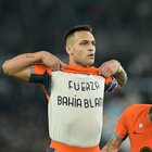 Lautaro segna e mostra la maglia con scritto «Fuerza Bahia Blanca»: ecco perché e cosa significa
