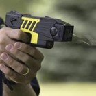 Pistola taser alle forze dell'ordine