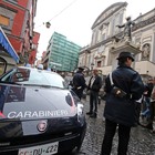 Suicidio choc a Napoli: cadavere in via dei Tribunali