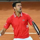Djokovic agli Internazionali di Roma da No vax è un caso, scontro Vezzali-Costa: «Le regole vanno rispettate»