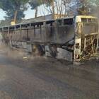 Roma, autobus Atac prende fuoco in via Tuscolana: nessun ferito. «Mezzo in servizio da 17 anni»