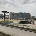 Ospedale del Mare, arrivano i “turisti” della voragine: decine di auto in sosta