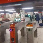 Milano, gli accessi contingentati in metropolitana servono a poco