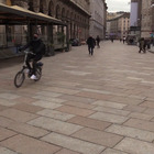 Torna la zona rossa a Milano, piazza Duomo e Galleria semivuote. Aperti solo negozi essenziali
