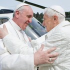 Asse Bergoglio-Ratzinger per neutralizzare la fronda interna