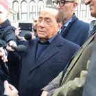 Berlusconi attraversa in stivaloni di gomma piazza San Marco