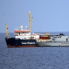 Sea Watch lascia Lampedusa dopo sbarco migranti: indagato il comandante