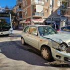 Latina, incidente tra auto e bus