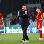 Roma-Bayer Leverkusen, De Rossi: «Karsdorp? Gli errori capitano a tutti, gli staremo vicino»