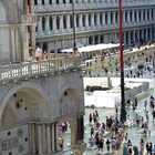 Acqua alta ad agosto, turisti a mollo in piazza San Marco