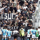 Cori choc, i tifosi dello Spezia contro Maradona e Napoli: «Sai perché mi batte il corazon? È morto»