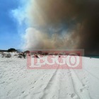 Incendio in Sardegna, paura e fiamme in spiaggia nel Nuorese