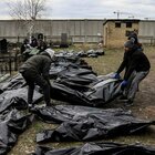 Ucraina, orrore senza fine. Kiev: «A Gostomel 400 civili scomparsi, i russi usano i forni crematori»
