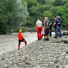 Modena, ragazzo di 18 anni cade nel fiume Secchia: è disperso da ore. Ricerche in corso