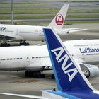 Voli cancellati oggi, Lufthansa annullerà altri 2000 viaggi: disagi in mezza Europa