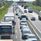 Incidente in autostrada A4, camion si ribalta: traffico rallentato, si marcia sulla corsia di sorpasso
