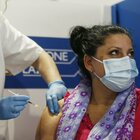 Vaccini, l'Iss: «Crollano contagi e decessi»
