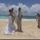 • Si sposa in spiaggia, ma quello che succede durante le nozze è davvero disgustoso