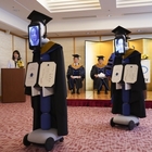 IPad e un robot: così gli studenti (a casa) si laureano in Giappone