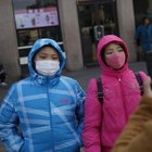Coronavirus, la Cina ferma i matrimoni per il terrore contagio: scuole e aziende chiuse