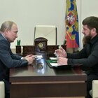 Killer russi per Zelensky: «Kadyrov era incaricato da Putin». E i potenti d’Europa vanno a fargli da scudo
