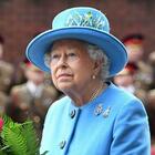 Regina Elisabetta torna a Londra dopo la pandemia: mancava da Buckingham Palace da 6 mesi